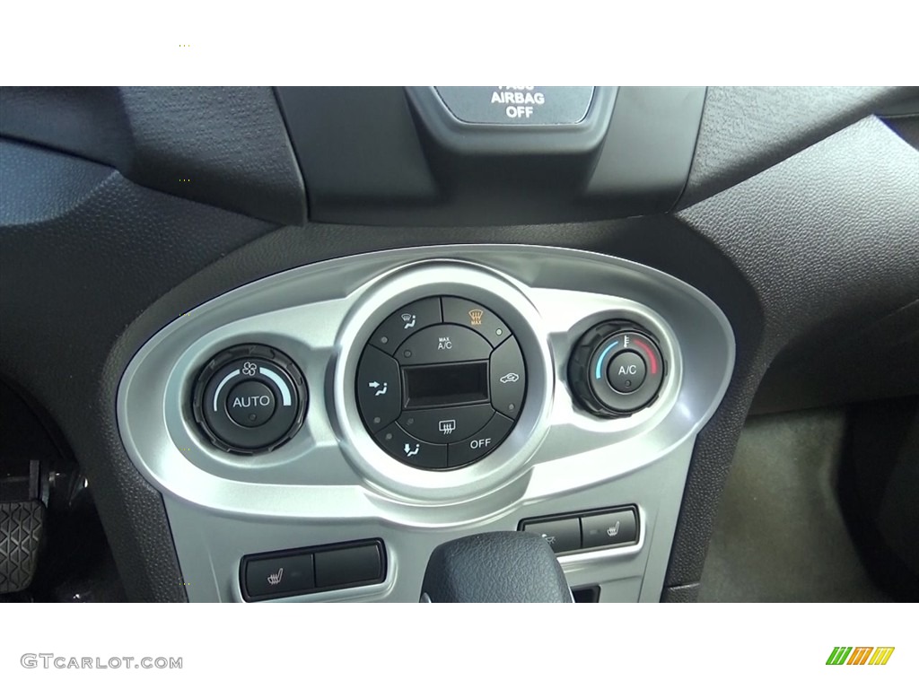 2017 Ford Fiesta SE Hatchback Controls Photo #120460322