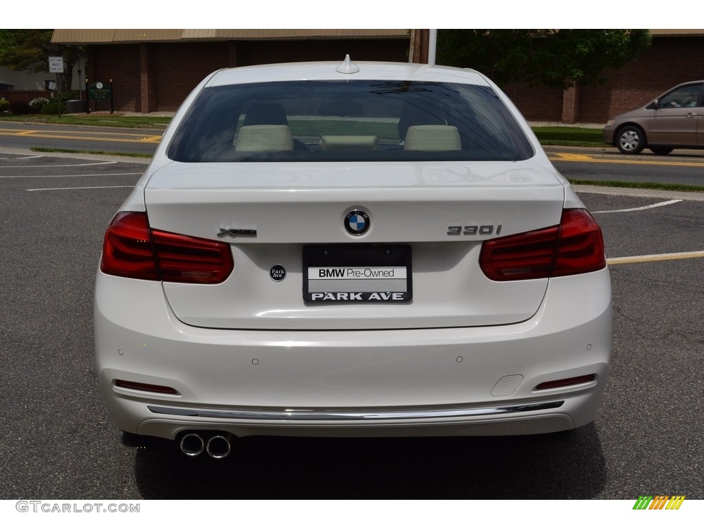 2017 3 Series 330i xDrive Sedan - Alpine White / Venetian Beige/Black photo #4
