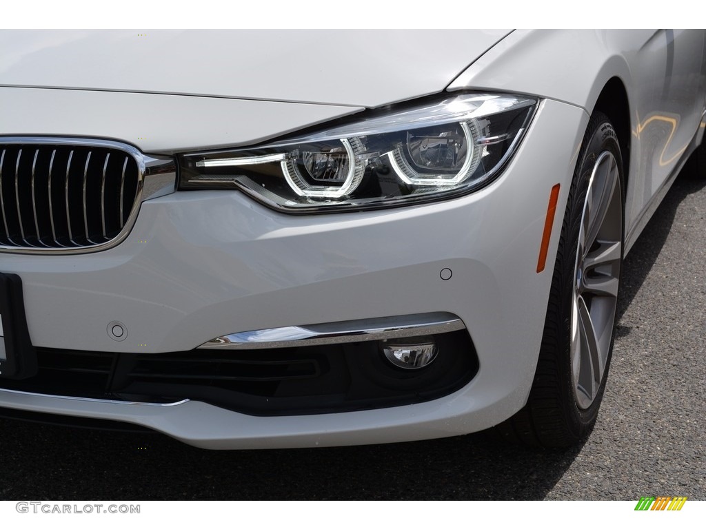 2017 3 Series 330i xDrive Sedan - Alpine White / Venetian Beige/Black photo #31