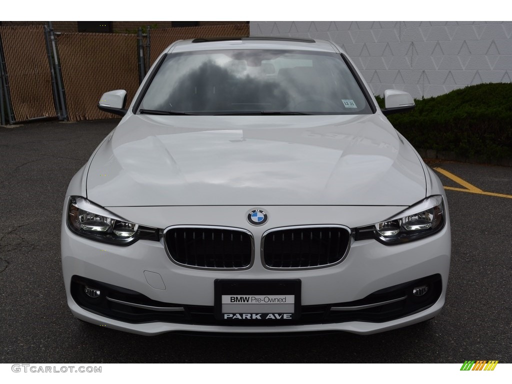 2017 3 Series 330i xDrive Sedan - Alpine White / Black photo #7