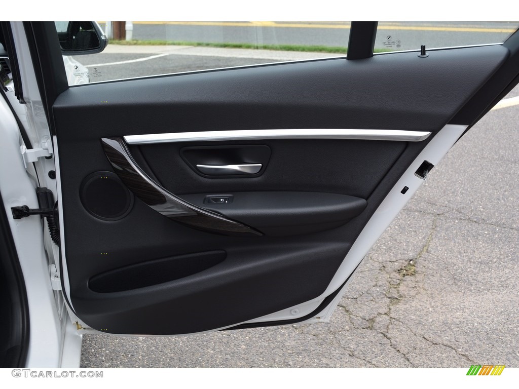 2017 3 Series 330i xDrive Sedan - Alpine White / Black photo #24