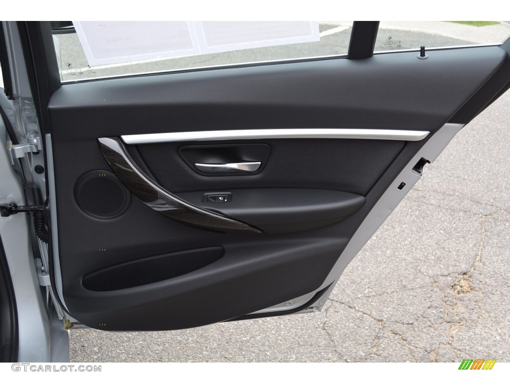 2017 3 Series 330i xDrive Sedan - Glacier Silver Metallic / Black photo #24