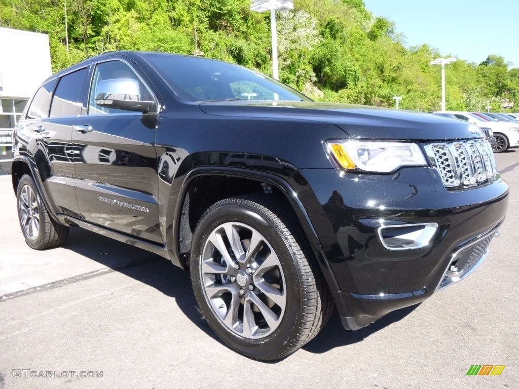 2017 Grand Cherokee Overland 4x4 - Diamond Black Crystal Pearl / Black photo #2