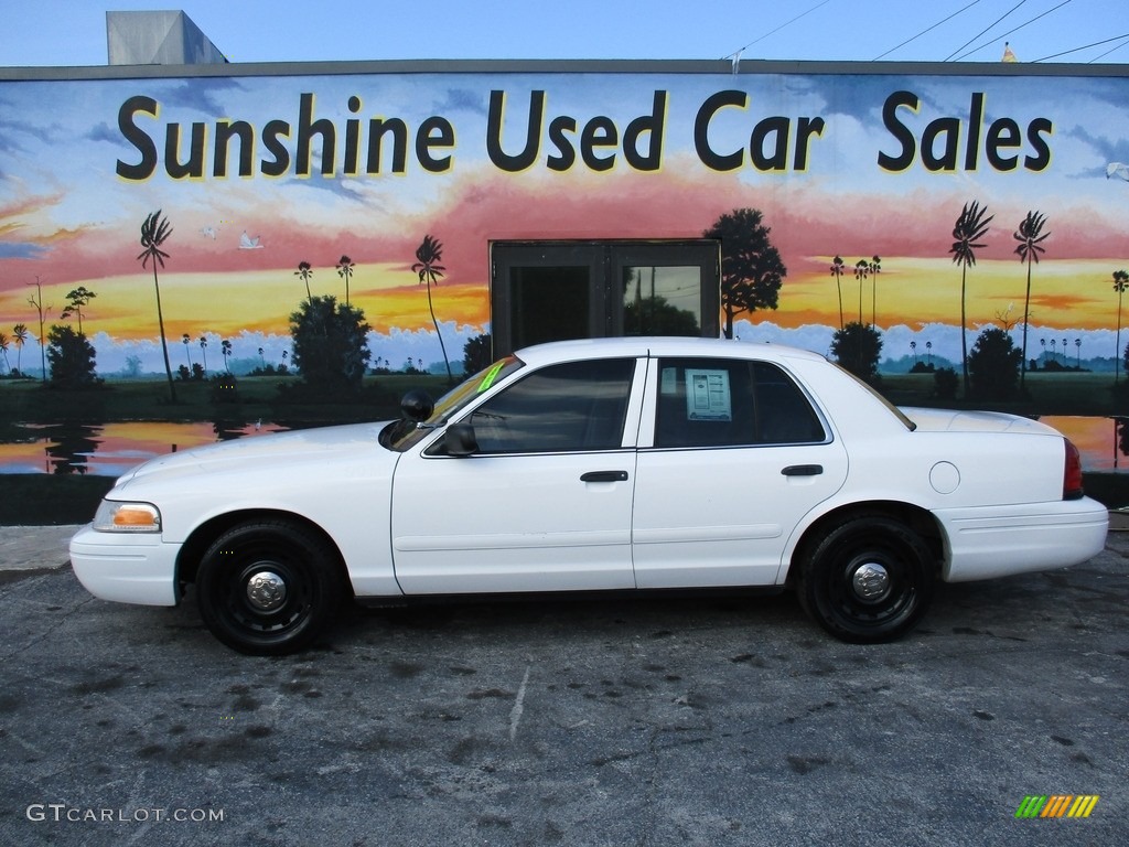 2003 Crown Victoria Police - Vibrant White / Medium Parchment photo #2