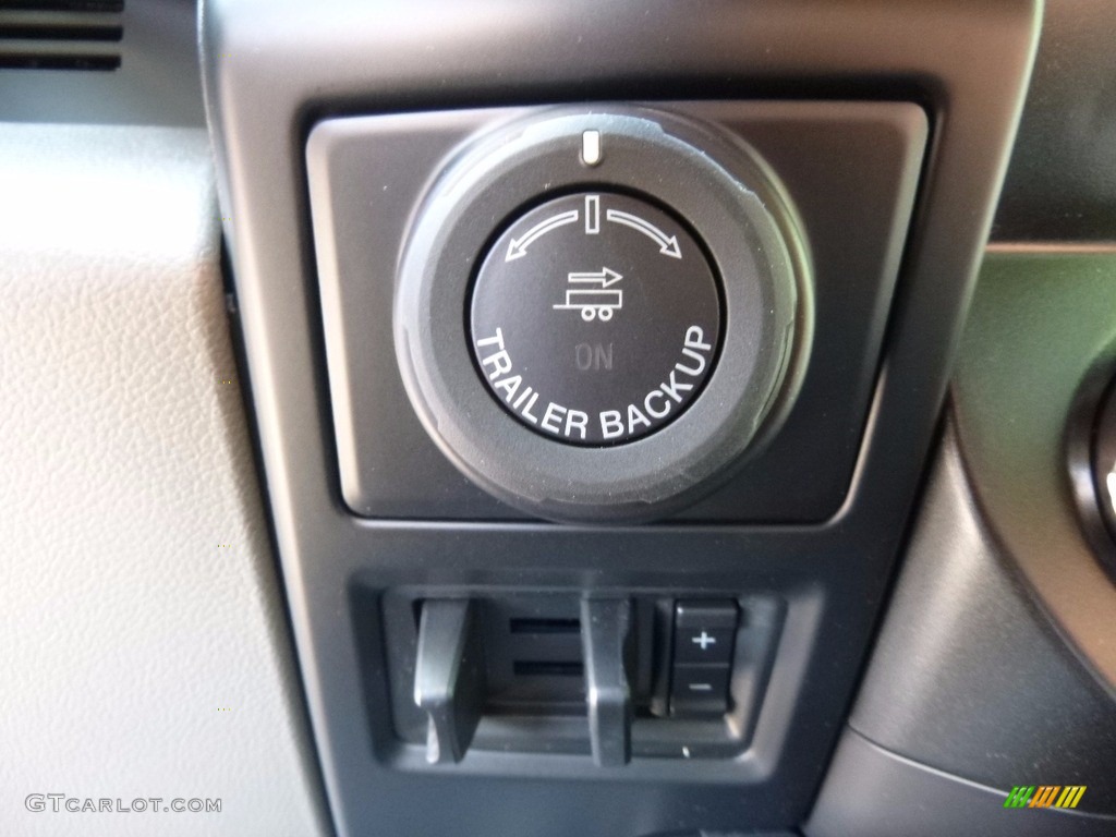 2017 F150 XL SuperCrew 4x4 - Ingot Silver / Black photo #17