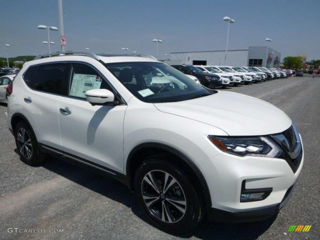 2017 Rogue SL AWD - Pearl White / Charcoal photo #1