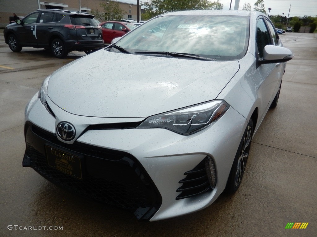 2017 Corolla SE - Classic Silver Metalic / Black photo #1