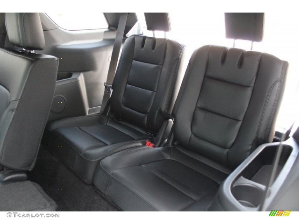 2017 Explorer XLT - White Platinum / Ebony Black photo #20