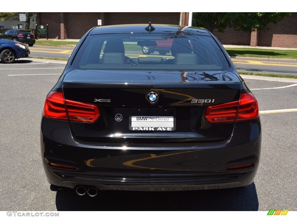2017 3 Series 330i xDrive Sedan - Black Sapphire Metallic / Black photo #4