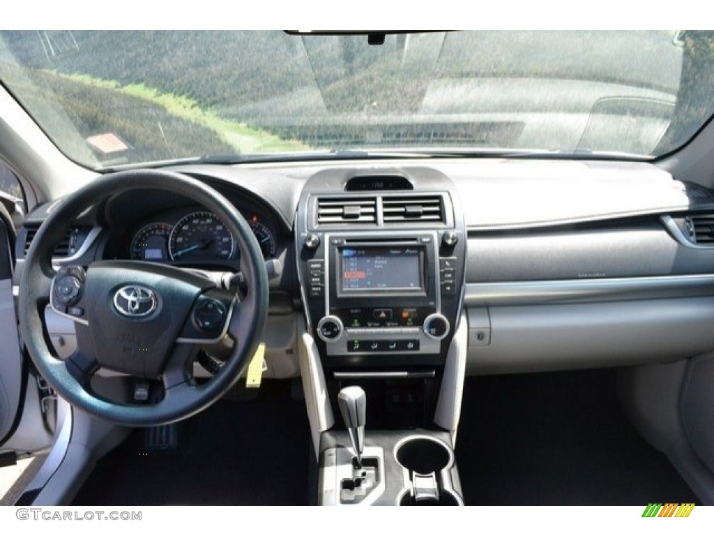 2014 Camry LE - Classic Silver Metallic / Ash photo #13