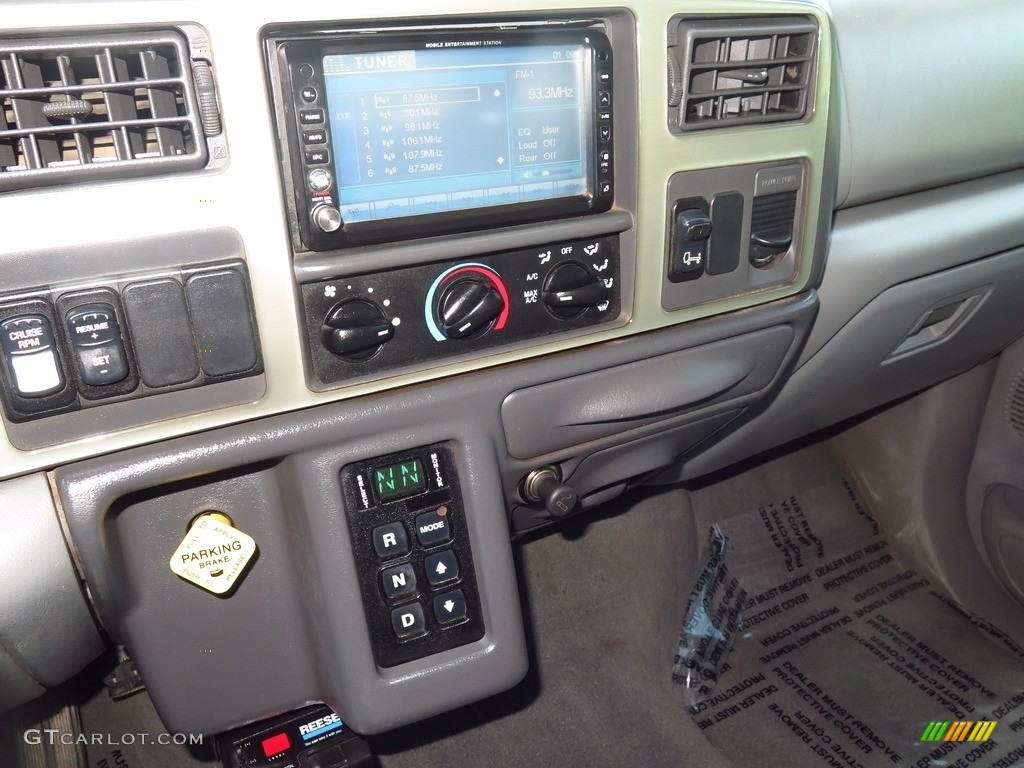 2007 F650 Super Duty XLT CrewCab - Yellow / Medium Dark Flint photo #15