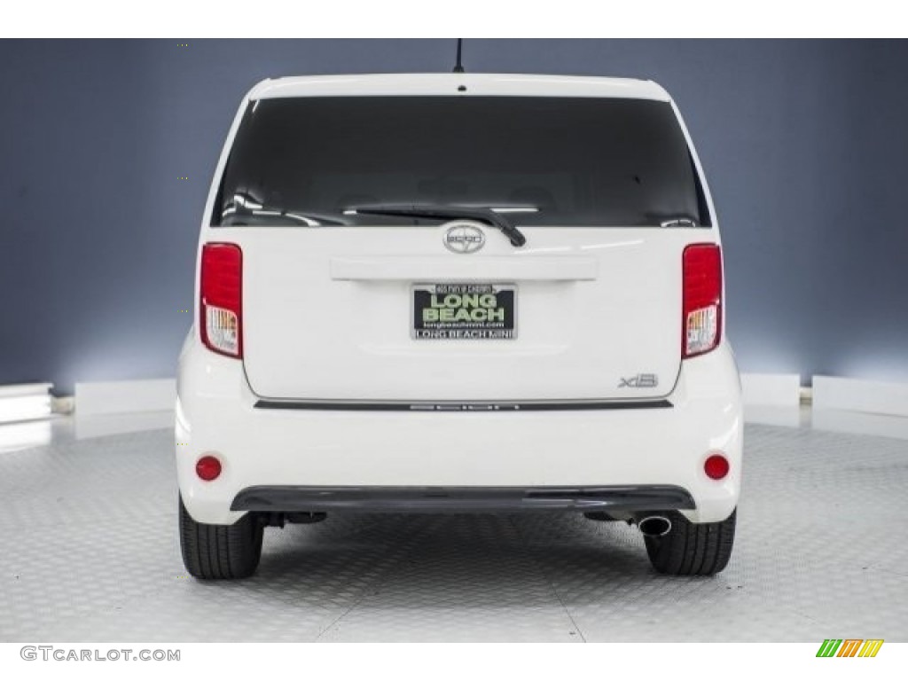 2013 xB  - Super White / Dark Gray photo #3