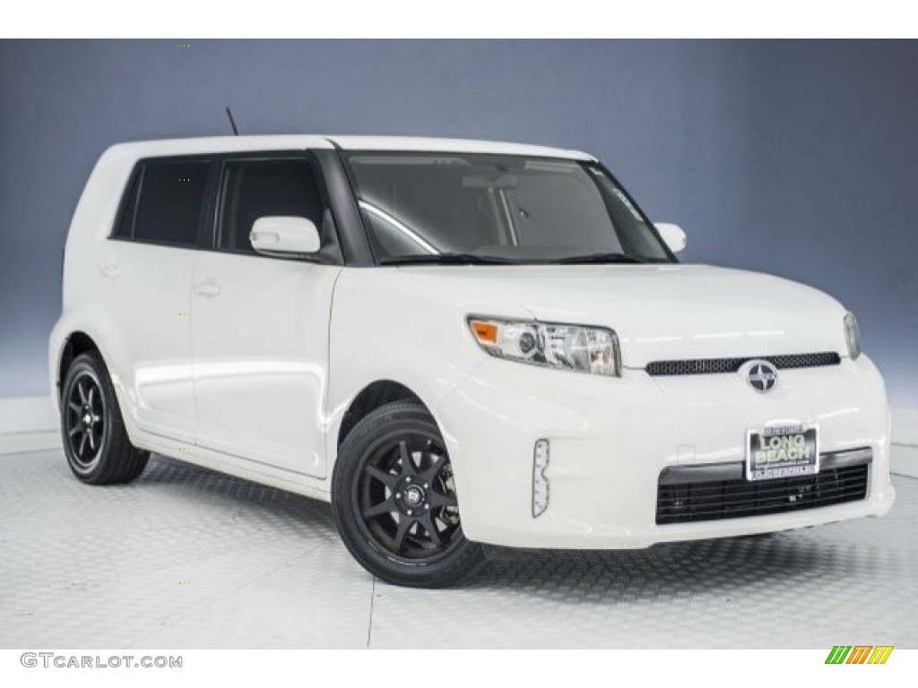 2013 xB  - Super White / Dark Gray photo #12
