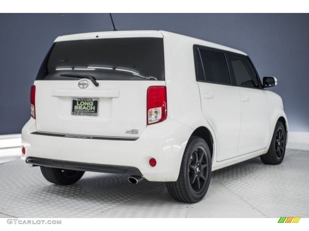 2013 xB  - Super White / Dark Gray photo #29