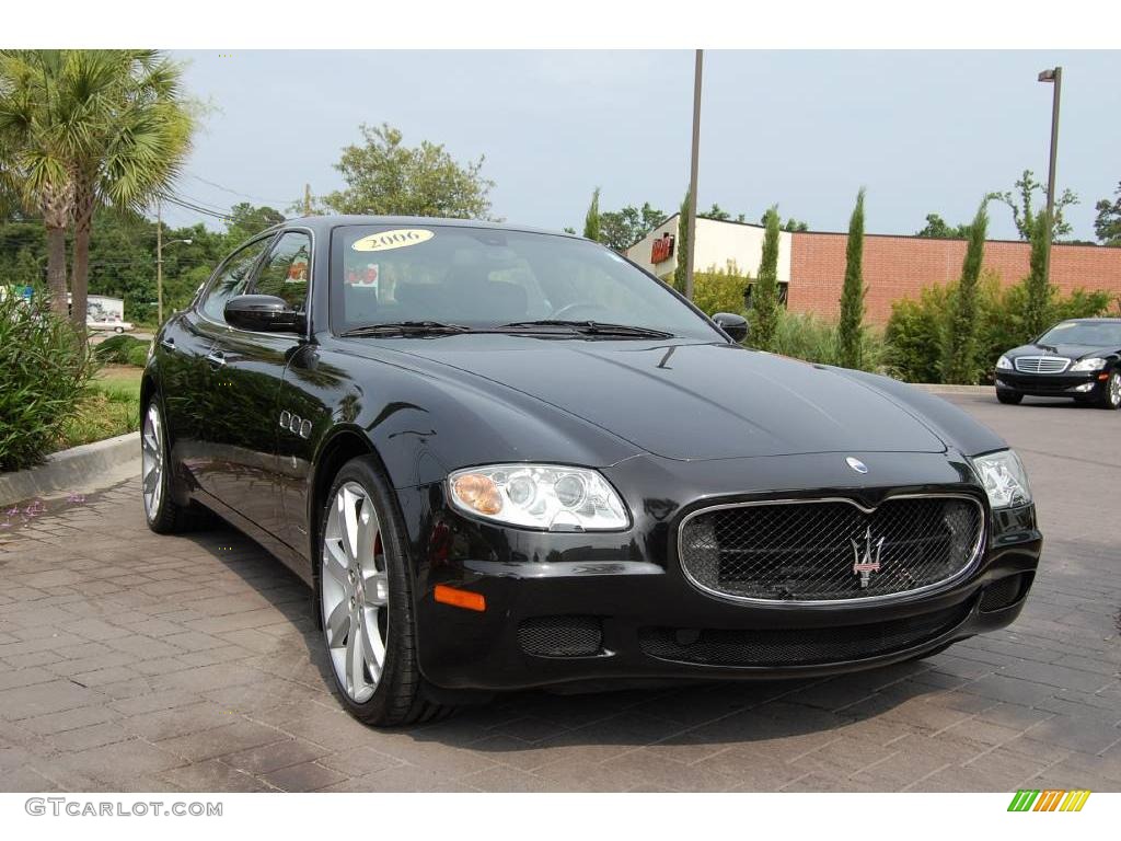 Nero (Black) Maserati Quattroporte