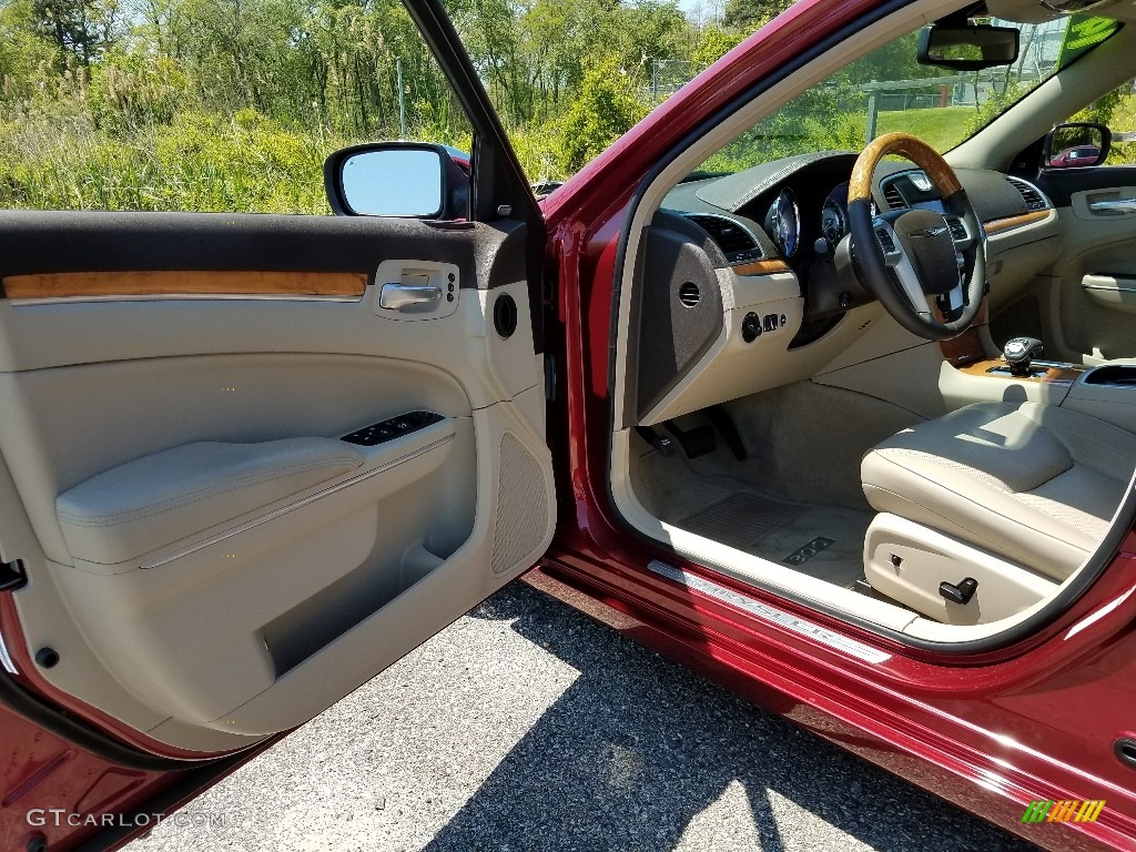 2014 300 C - Deep Cherry Red Crystal Pearl / Dark Frost Beige/Light Frost Beige photo #17