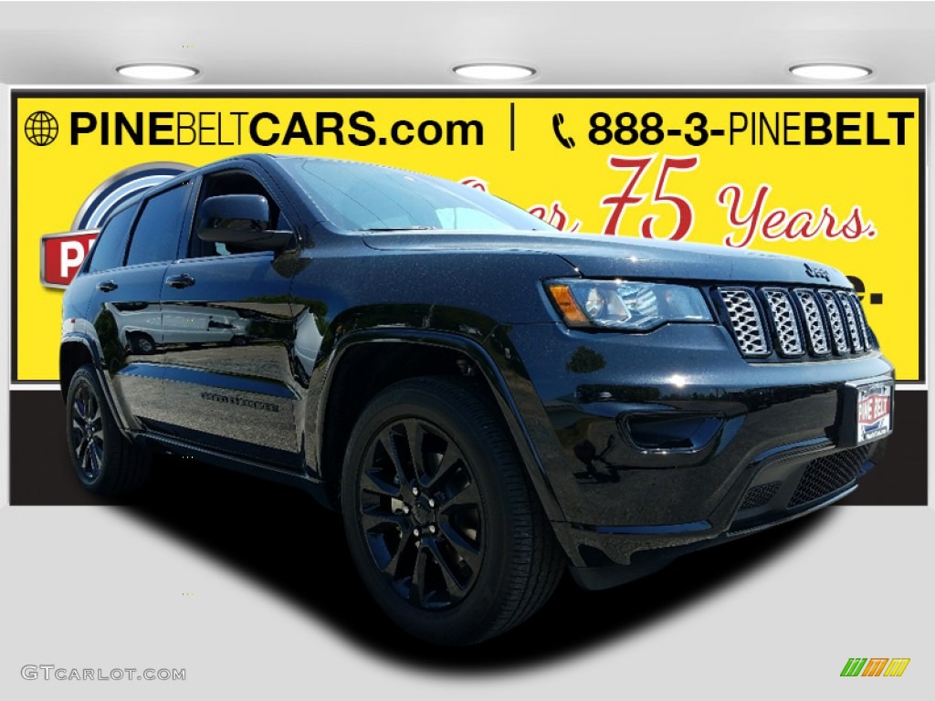 2017 Grand Cherokee Laredo 4x4 - Diamond Black Crystal Pearl / Black photo #1