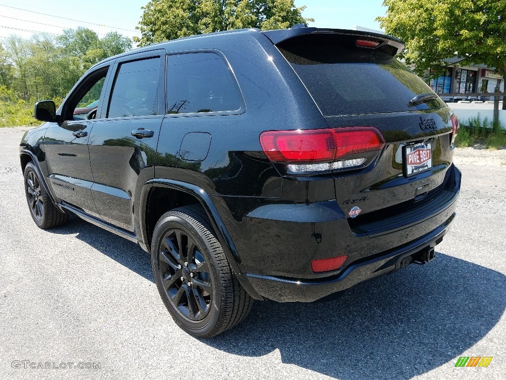 2017 Grand Cherokee Laredo 4x4 - Diamond Black Crystal Pearl / Black photo #4