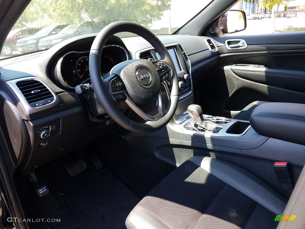 2017 Grand Cherokee Laredo 4x4 - Diamond Black Crystal Pearl / Black photo #7