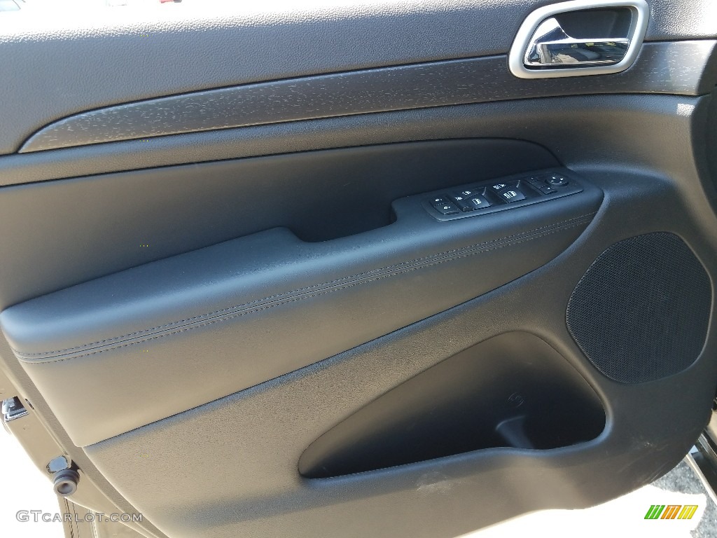 2017 Grand Cherokee Laredo 4x4 - Diamond Black Crystal Pearl / Black photo #8