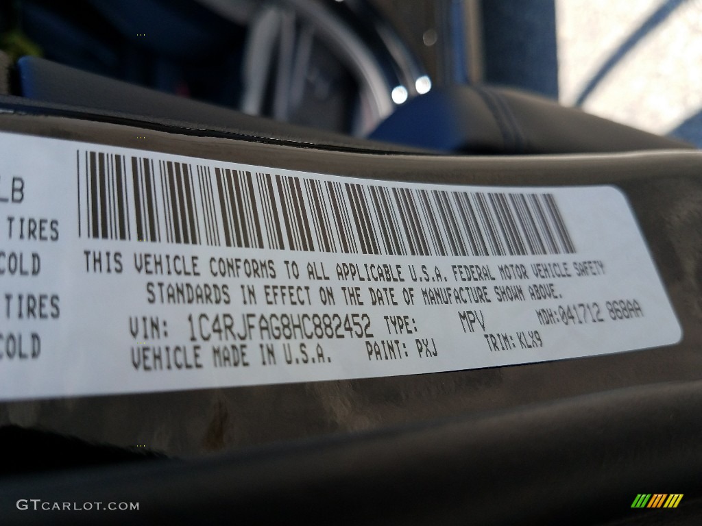 2017 Grand Cherokee Laredo 4x4 - Diamond Black Crystal Pearl / Black photo #9