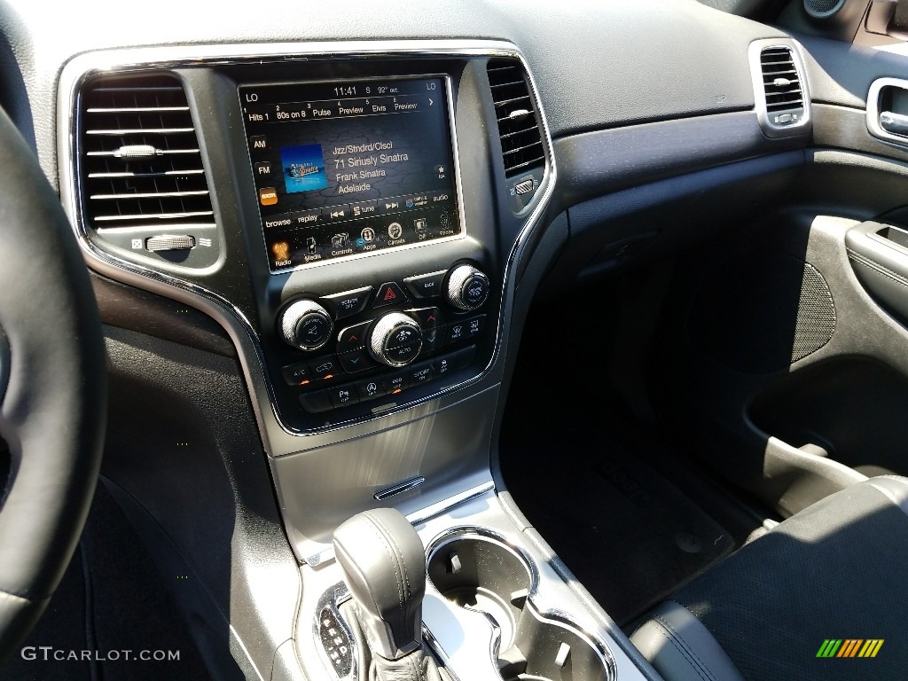 2017 Grand Cherokee Laredo 4x4 - Diamond Black Crystal Pearl / Black photo #10