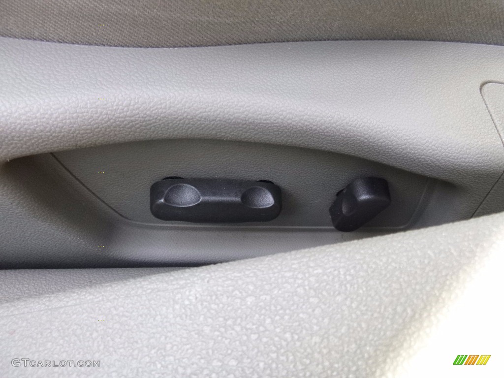 2009 Aura XE - Quicksilver / Gray photo #16
