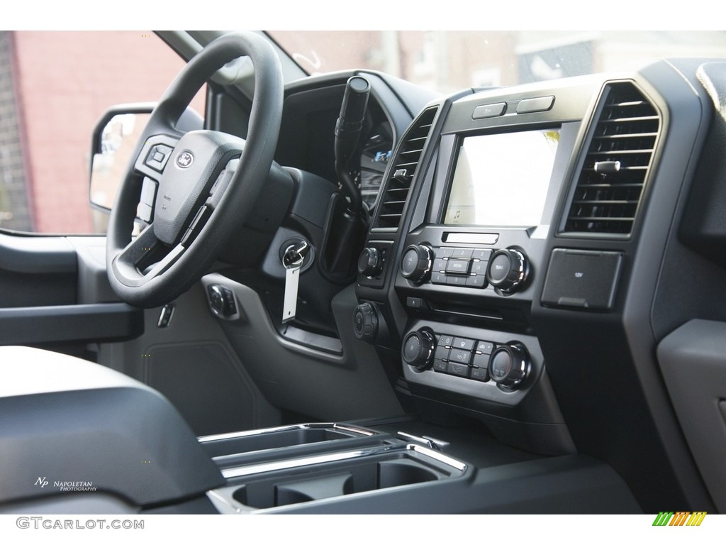 2017 F150 XL SuperCrew 4x4 - Oxford White / Black photo #9