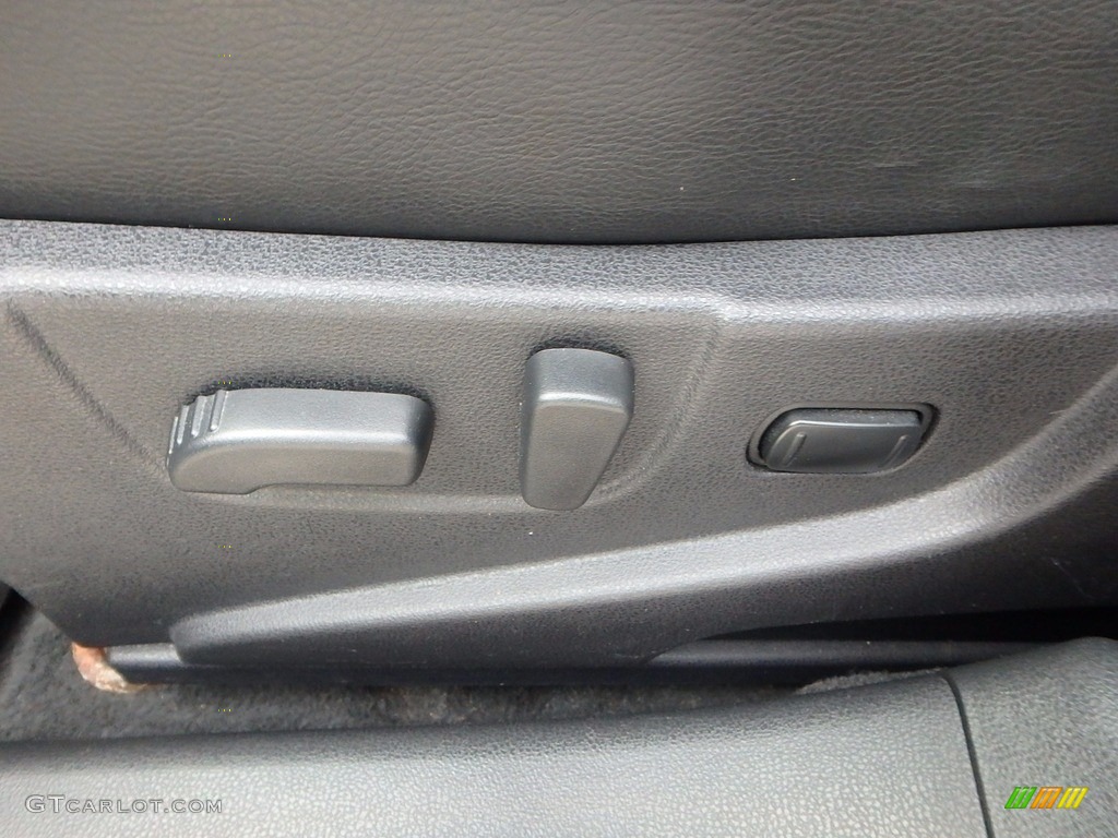 2011 Rogue SV AWD - Gotham Gray Metallic / Gray photo #19
