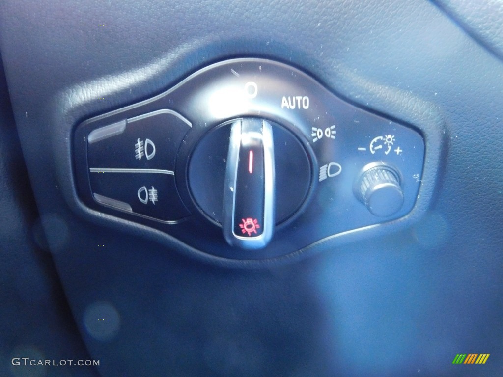 2011 Q5 2.0T quattro - Deep Sea Blue Pearl Effect / Black photo #18
