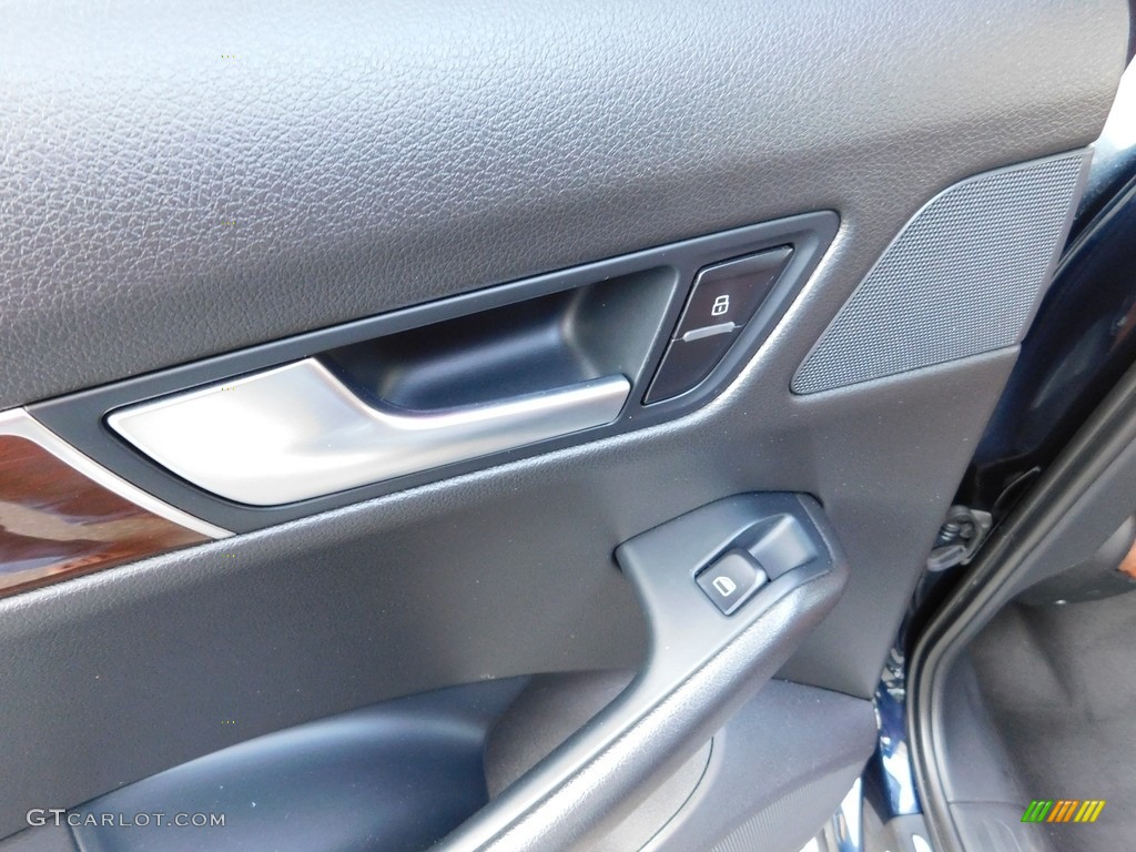 2011 Q5 2.0T quattro - Deep Sea Blue Pearl Effect / Black photo #33