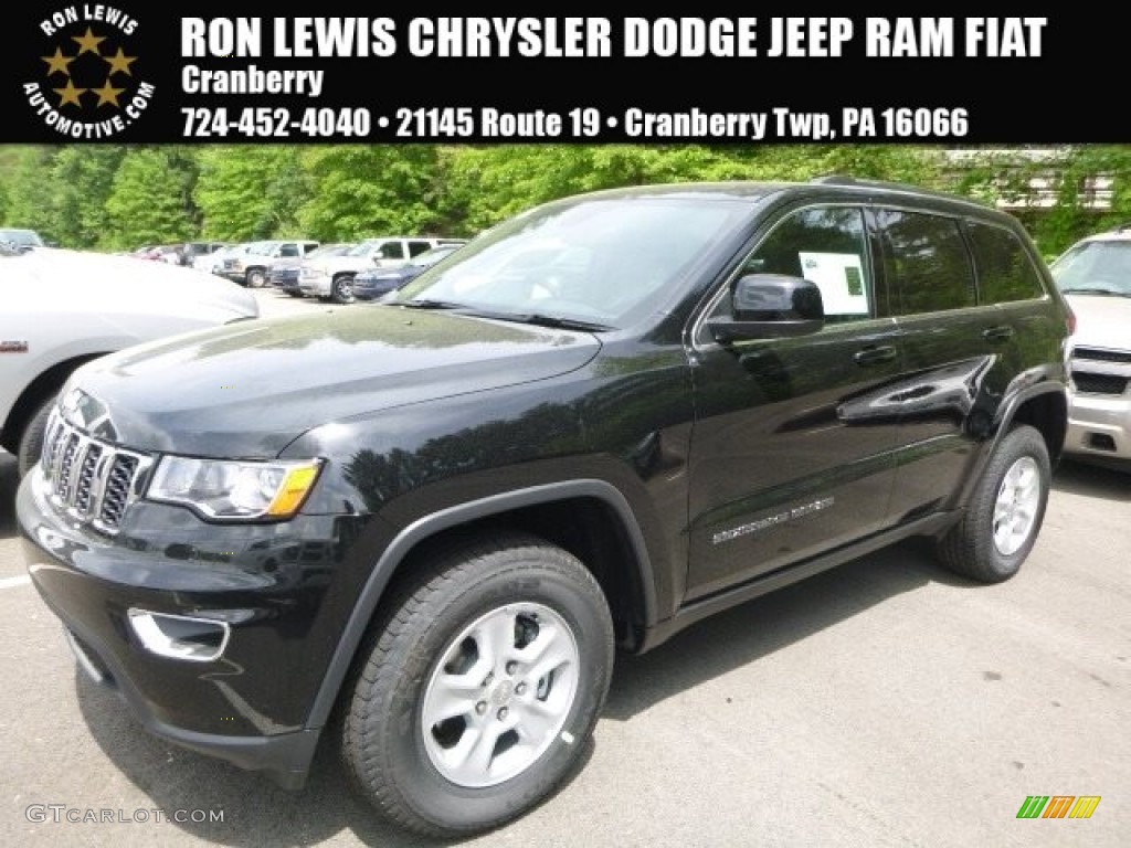 2017 Grand Cherokee Laredo 4x4 - Diamond Black Crystal Pearl / Black photo #1