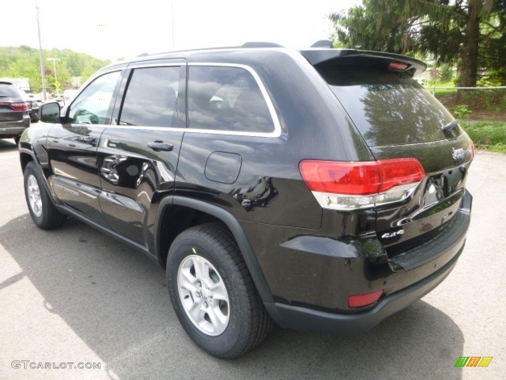 2017 Grand Cherokee Laredo 4x4 - Diamond Black Crystal Pearl / Black photo #4