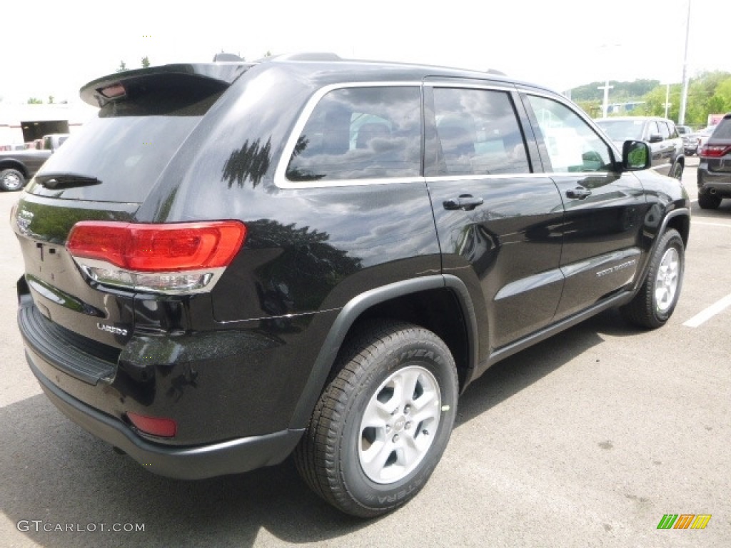 2017 Grand Cherokee Laredo 4x4 - Diamond Black Crystal Pearl / Black photo #6