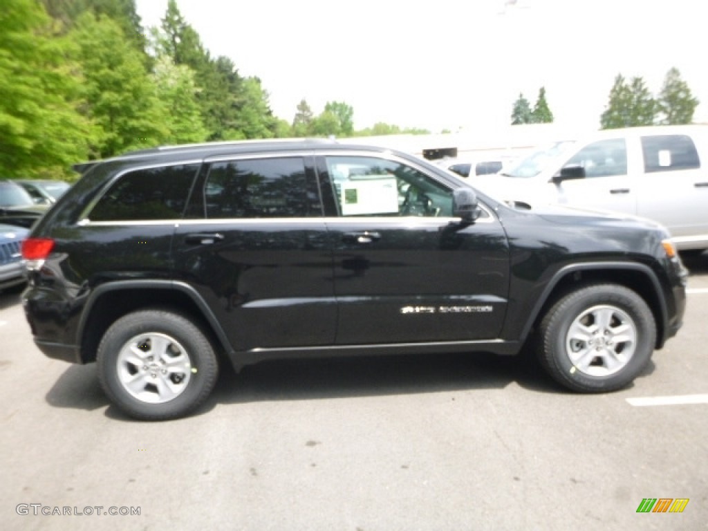 2017 Grand Cherokee Laredo 4x4 - Diamond Black Crystal Pearl / Black photo #7