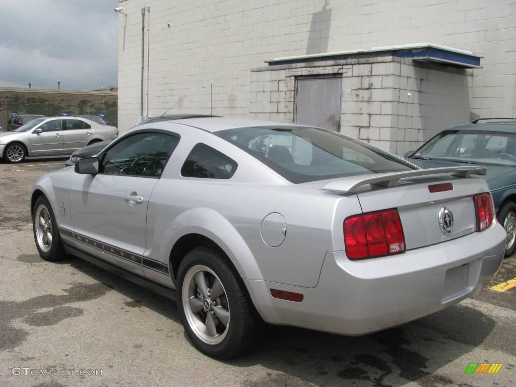 2006 Mustang V6 Premium Coupe - Satin Silver Metallic / Dark Charcoal photo #3