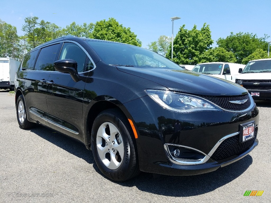 2017 Pacifica Touring L Plus - Brilliant Black Crystal Pearl / Black/Alloy photo #1