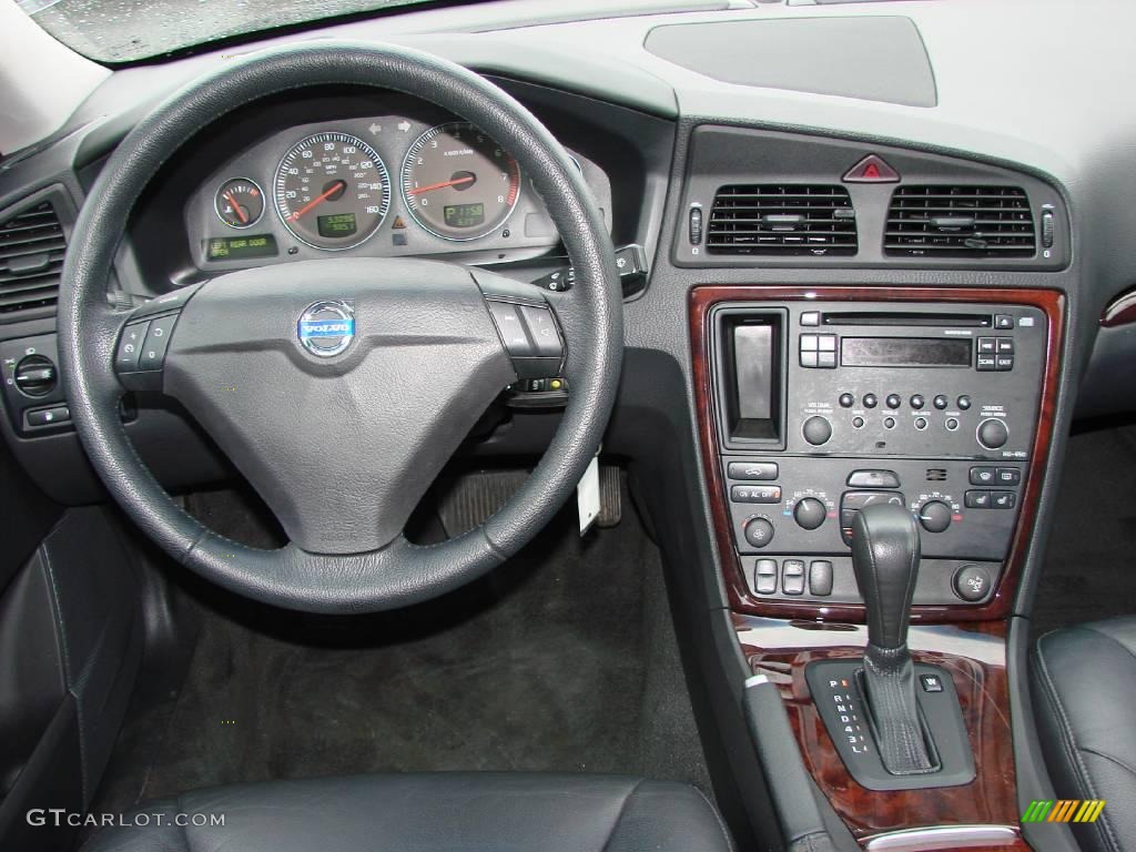 2006 S60 2.5T AWD - Black / Graphite photo #9