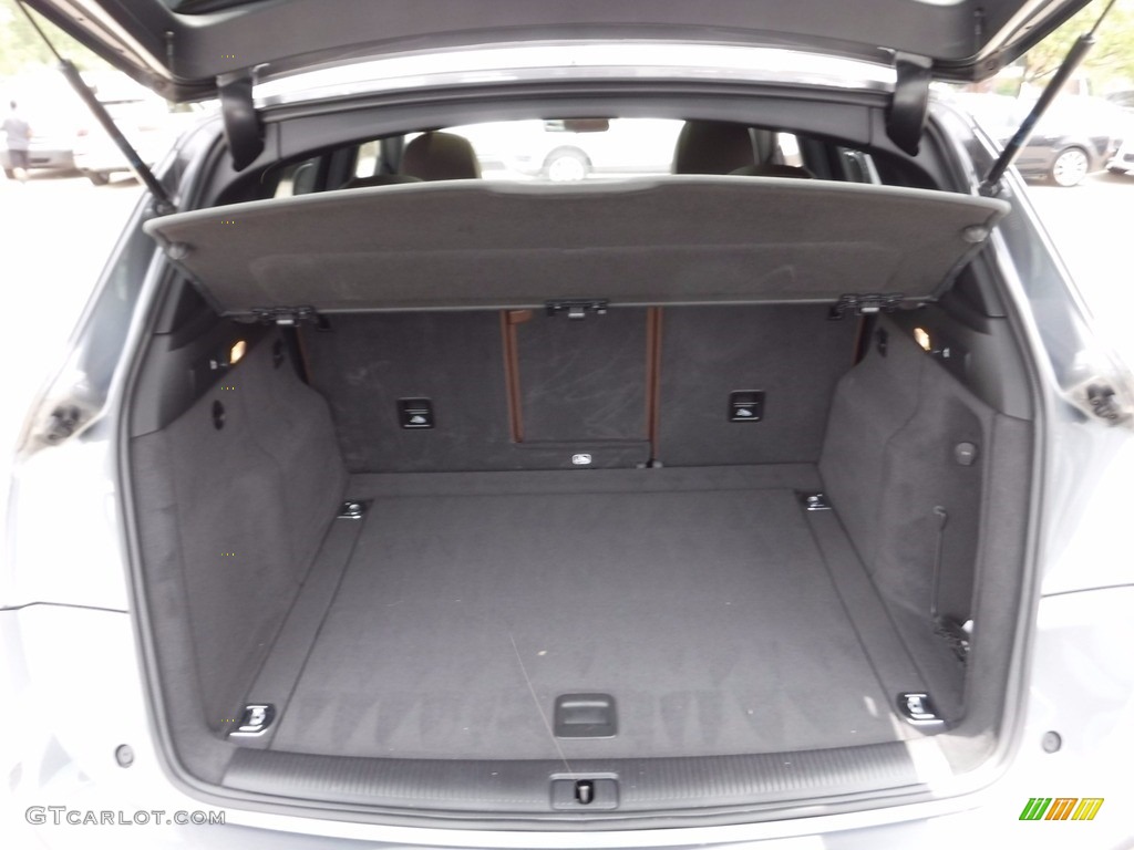 2017 Audi Q5 2.0 TFSI Premium quattro Trunk Photos