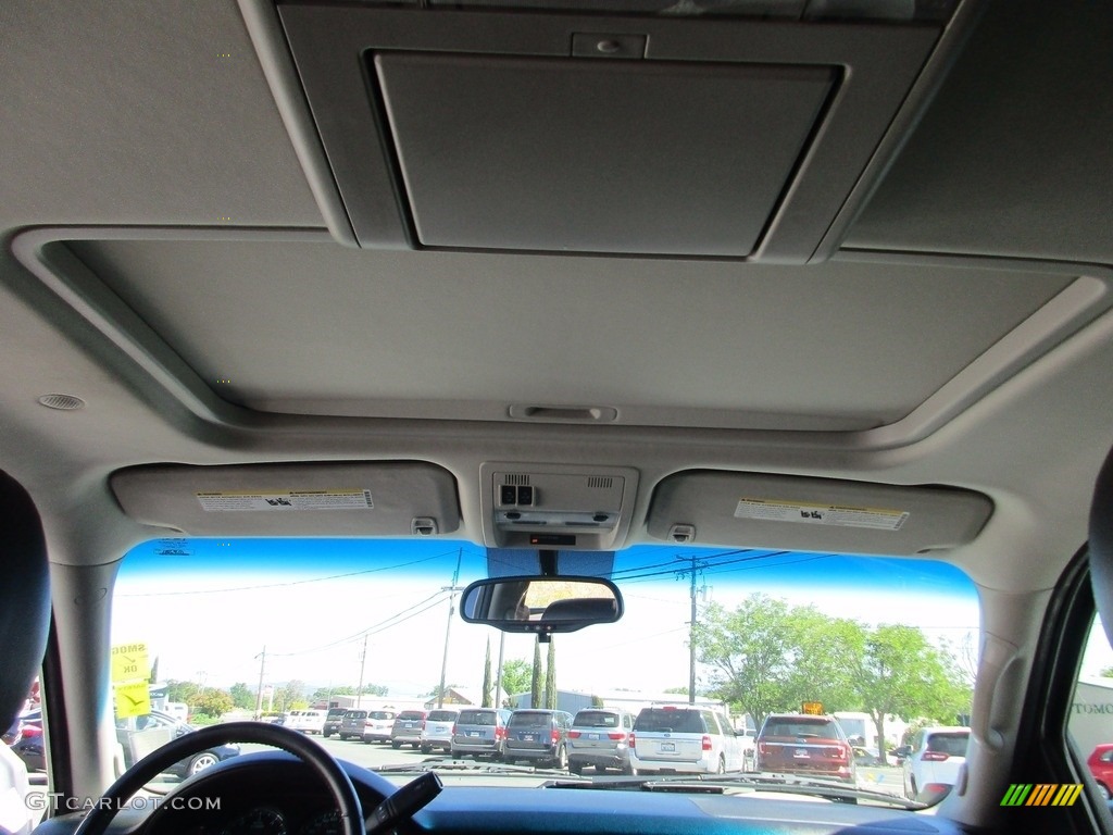 2012 Suburban LT - Summit White / Ebony photo #11