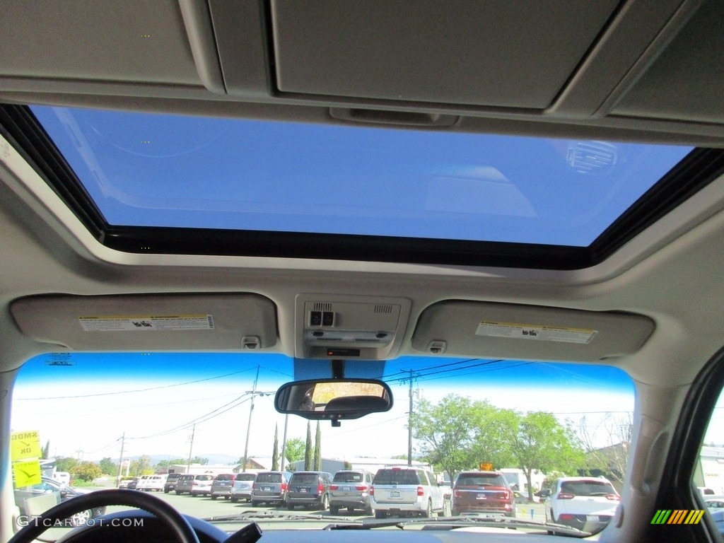 2012 Suburban LT - Summit White / Ebony photo #12