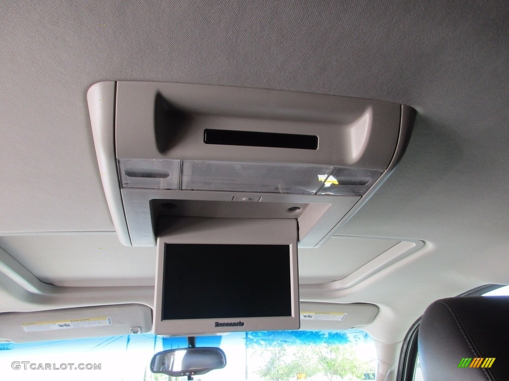 2012 Suburban LT - Summit White / Ebony photo #13