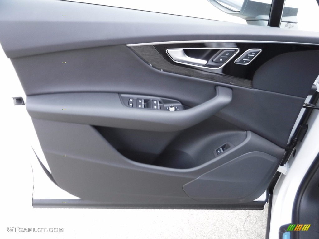 2017 Audi Q7 2.0T quattro Premium Door Panel Photos