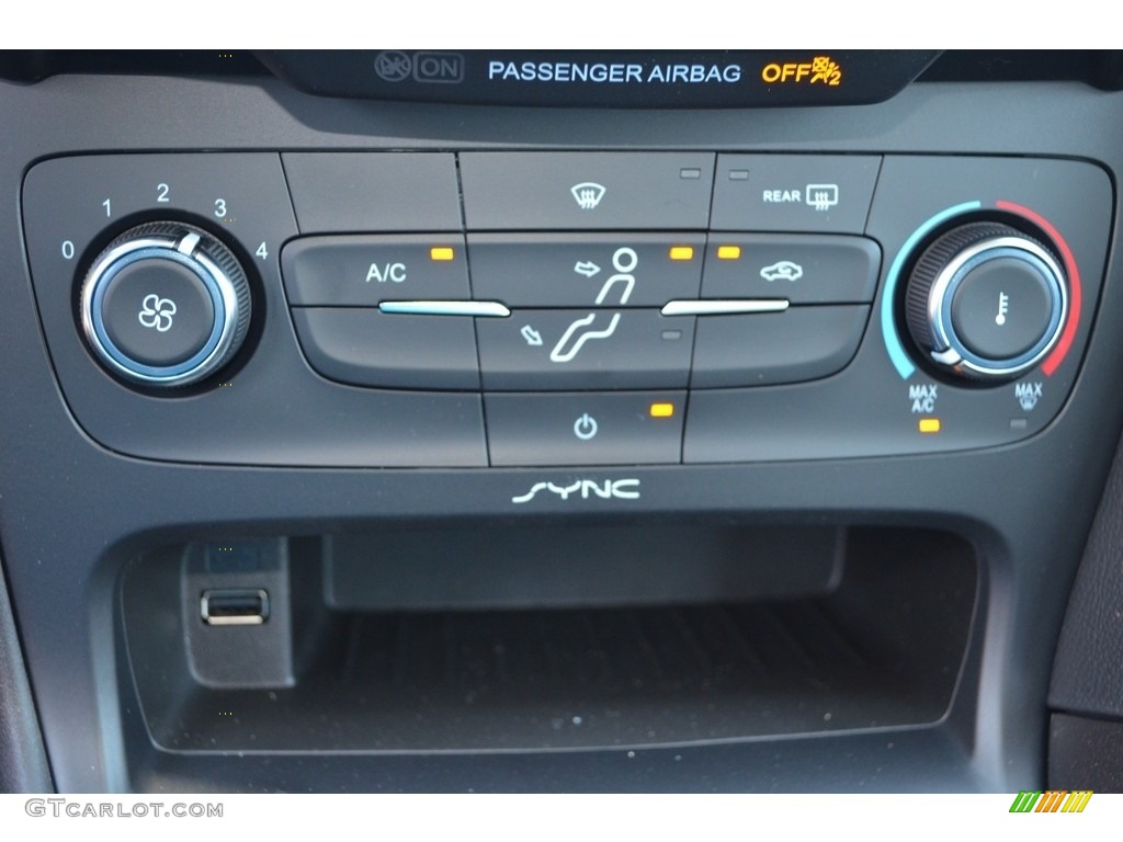 2017 Ford Focus S Sedan Controls Photo #120588076
