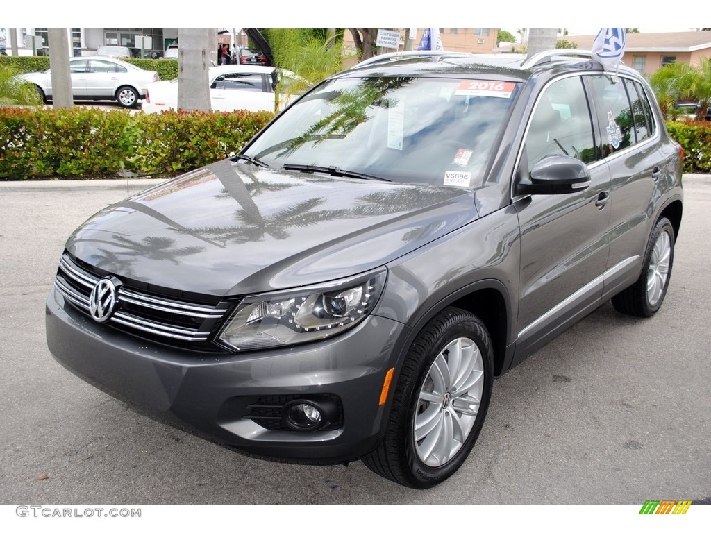 2016 Tiguan SE - Pepper Gray Metallic / Charcoal photo #4