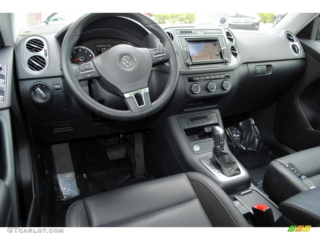 2016 Tiguan SE - Pepper Gray Metallic / Charcoal photo #14