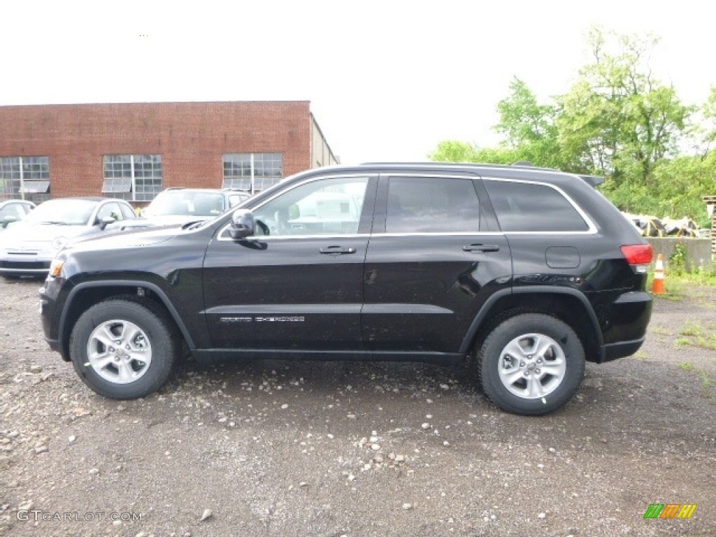 2017 Grand Cherokee Laredo 4x4 - Diamond Black Crystal Pearl / Black photo #2