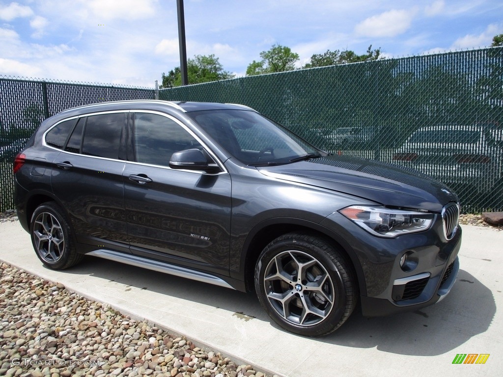 2017 X1 xDrive28i - Mineral Grey Metallic / Black photo #1