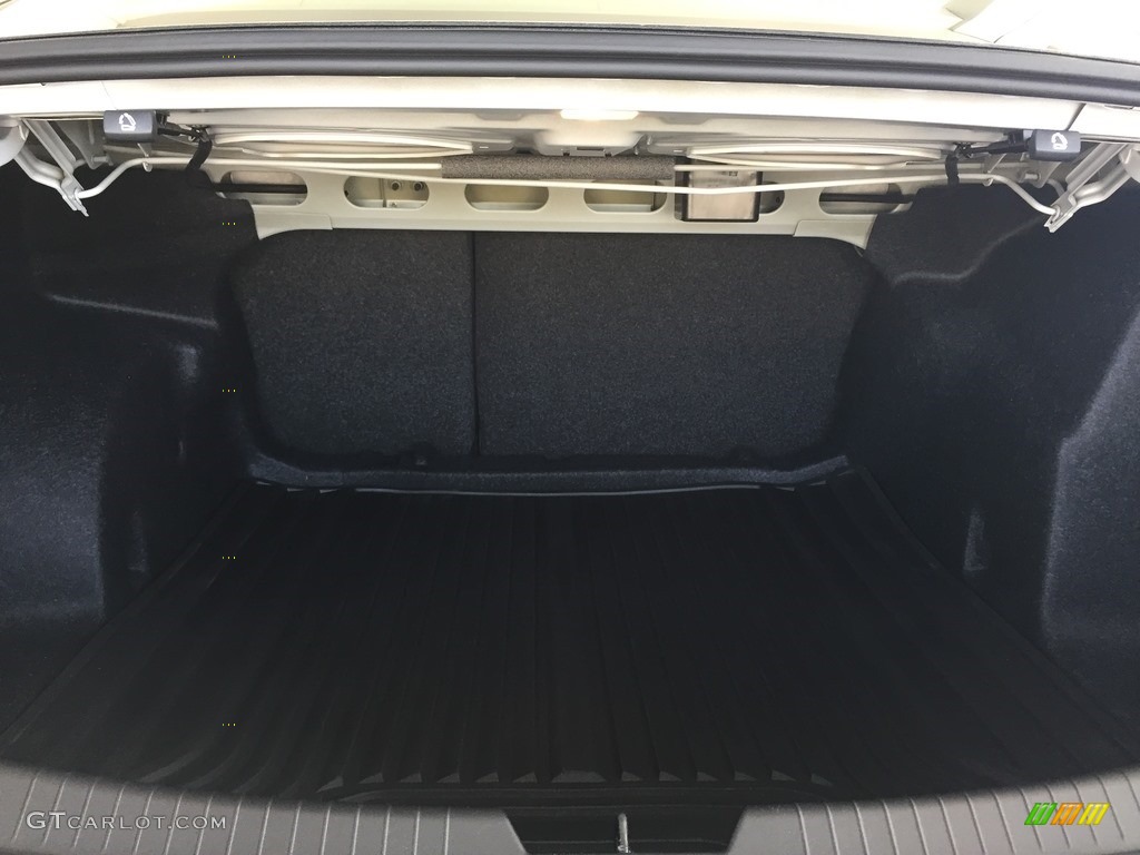 2017 Malibu LT - Iridescent Pearl Tricoat / Jet Black photo #9