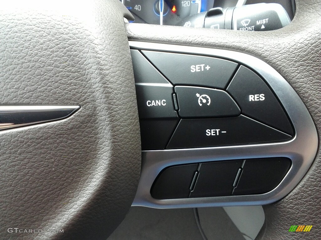 2017 Chrysler Pacifica LX Controls Photo #120635153